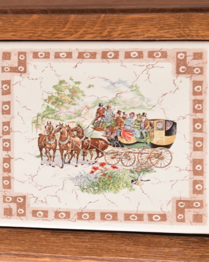 マガジンラック アンティーク家具 タイル天板の豪華なマガジンラック、小さいアンティーク家具。アンティークのタイルです。(j-1893-f)