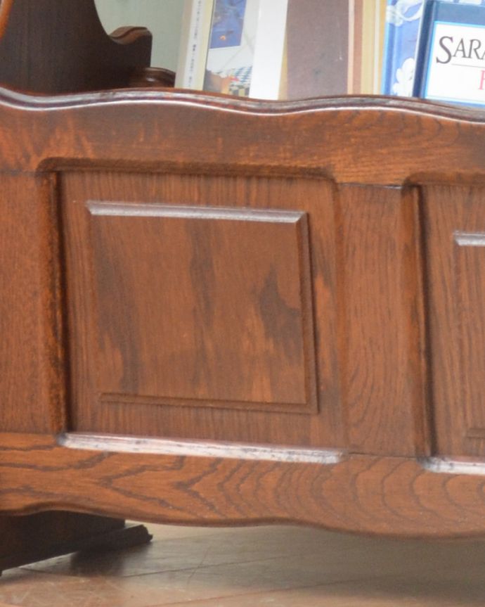 マガジンラック　アンティーク家具　和室にも合うフランス輸入の小さな家具、おしゃれなアンティークマガジンラック。デザインもオシャレ！和洋問わず、使いやすいのが魅力です。(j-1894-f)