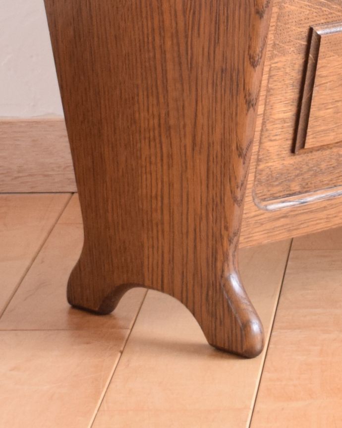 マガジンラック　アンティーク家具　持ち手付きのマガジンラック、片手で持ち運べるアンティーク家具。メンテナンスしているので安心してお使いいただけます。(j-1896-f)