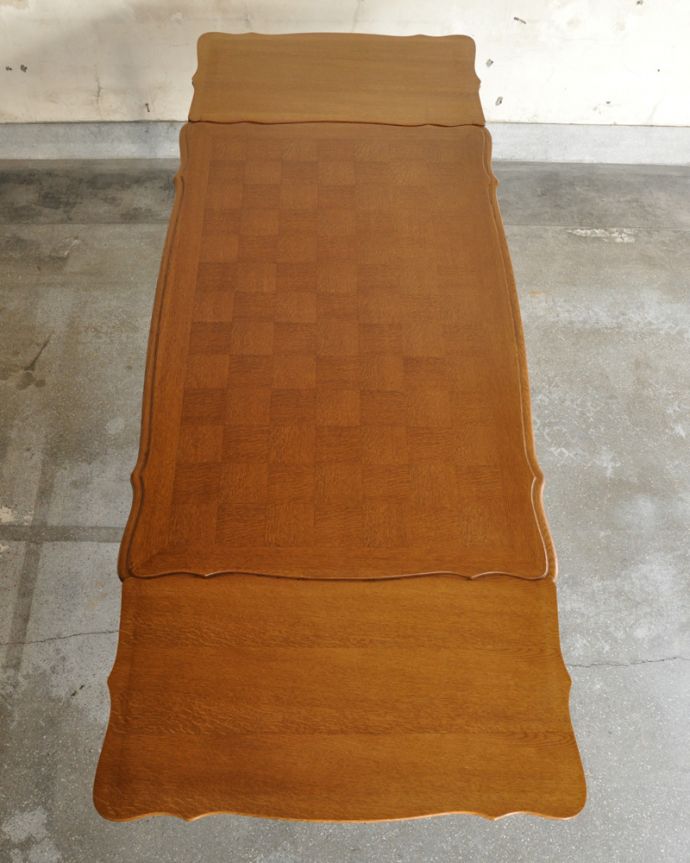 ロイドテーブル　アンティーク家具　フランスのアンティーク家具、華やかなドローリーフテーブル（伸張式） 。広げるとみんなで囲めてとっても楽しいですよ。(j-1898-f)