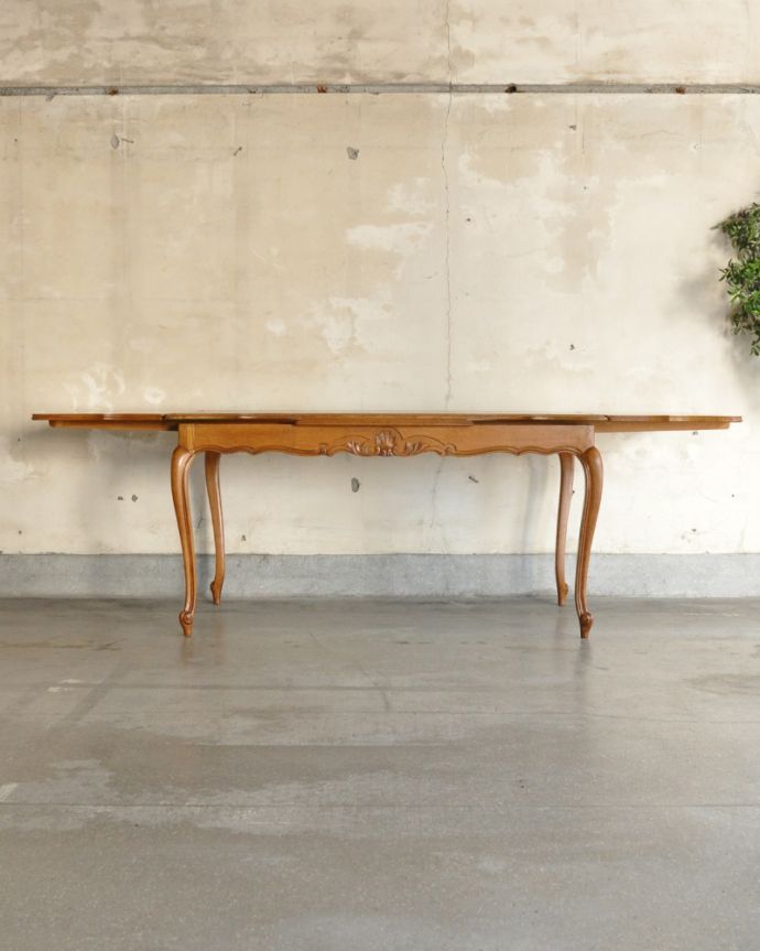 ロイドテーブル　アンティーク家具　フランスのアンティーク家具、華やかなドローリーフテーブル（伸張式） 。大きく広げるとなんと2ｍを越えるテーブルになります。(j-1898-f)