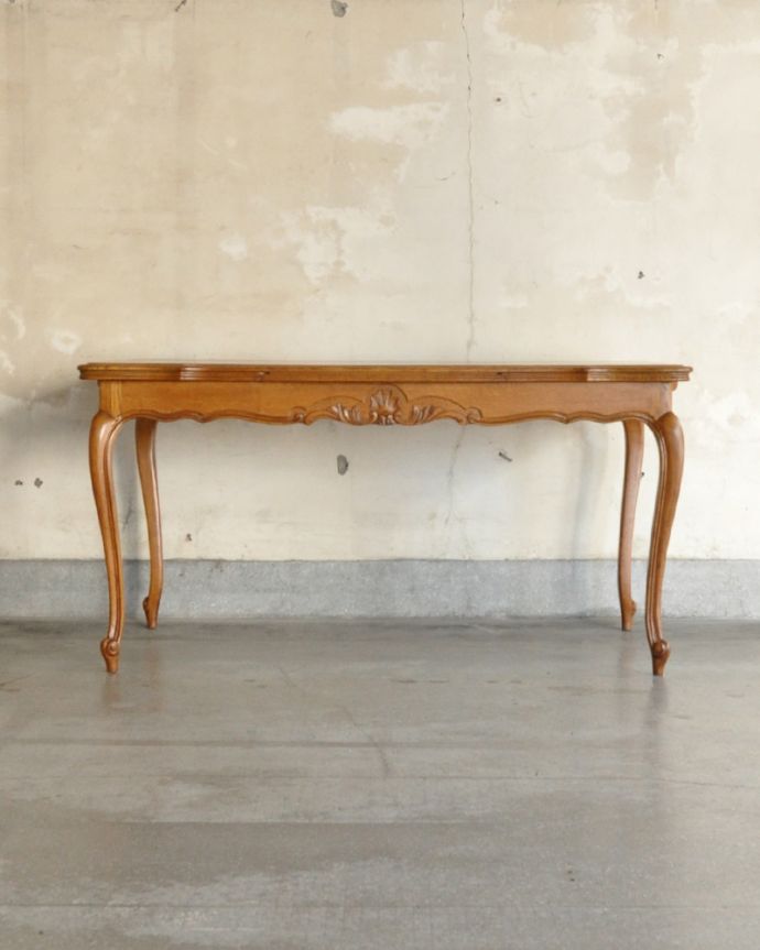 ロイドテーブル　アンティーク家具　フランスのアンティーク家具、華やかなドローリーフテーブル（伸張式） 。脚がスッキリしているので、圧迫感がありません。(j-1898-f)