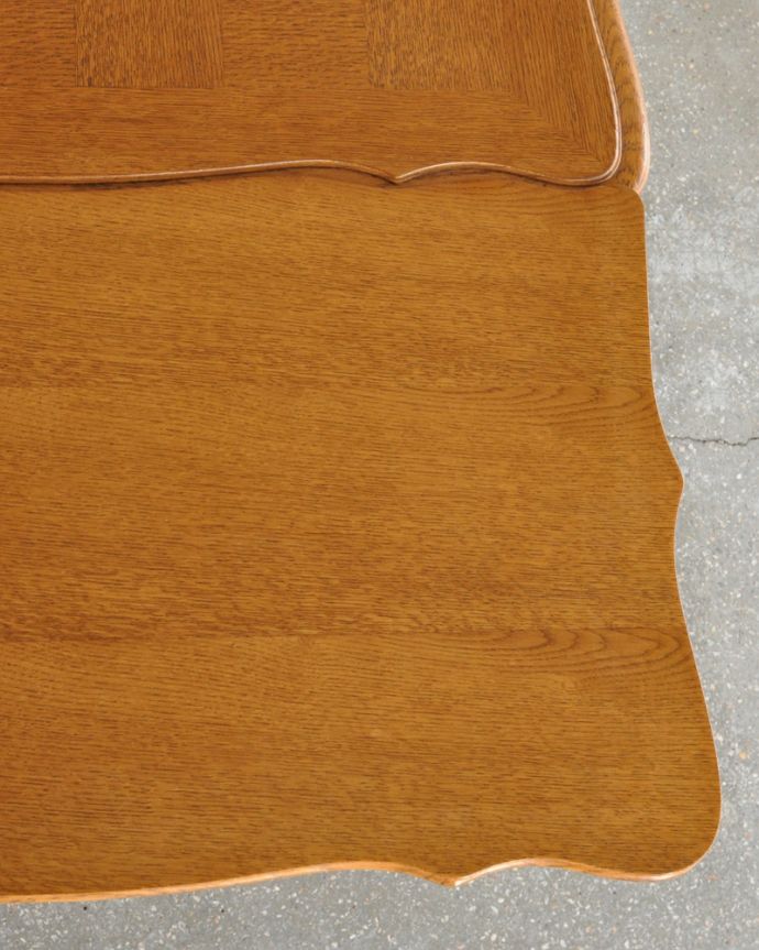 ロイドテーブル　アンティーク家具　フランスのアンティーク家具、華やかなドローリーフテーブル（伸張式） 。角が丸いので小さなお子様がいるお家でも安心してお使いいただけます。(j-1898-f)