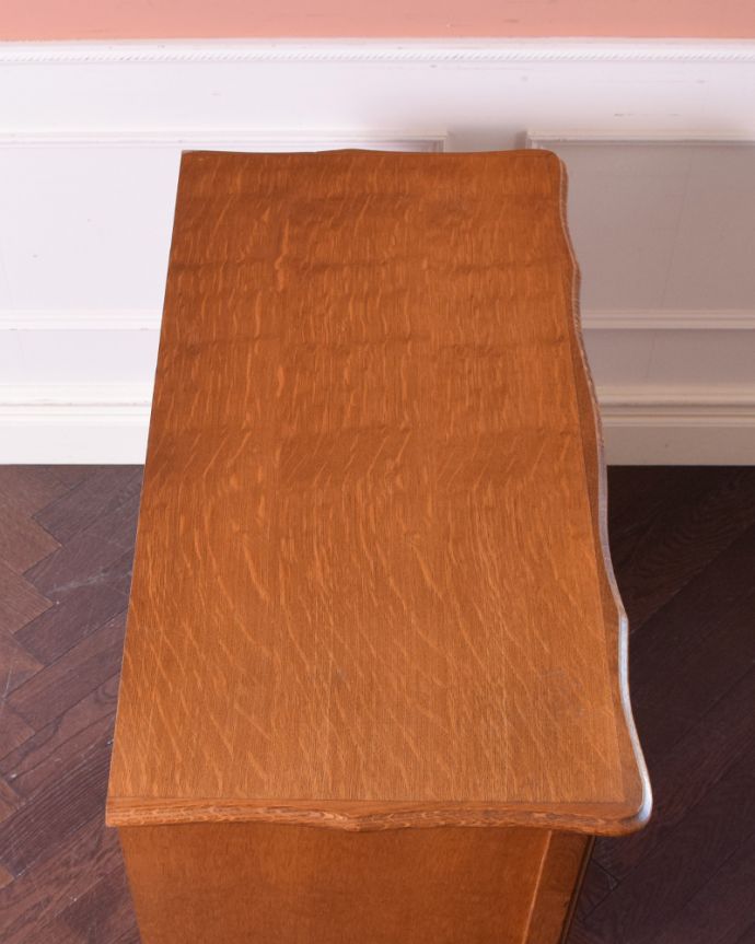 アンティークのキャビネット アンティーク家具 フランスのアンティーク家具、TVボードにもおすすめなフレンチキャビネット。天板もキレイな状態で仕上げてあります。(j-1913-f)