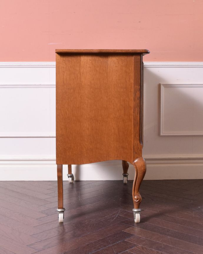 アンティークのキャビネット アンティーク家具 フランスのアンティーク家具、TVボードにもおすすめなフレンチキャビネット。どこから見てもステキ。(j-1913-f)