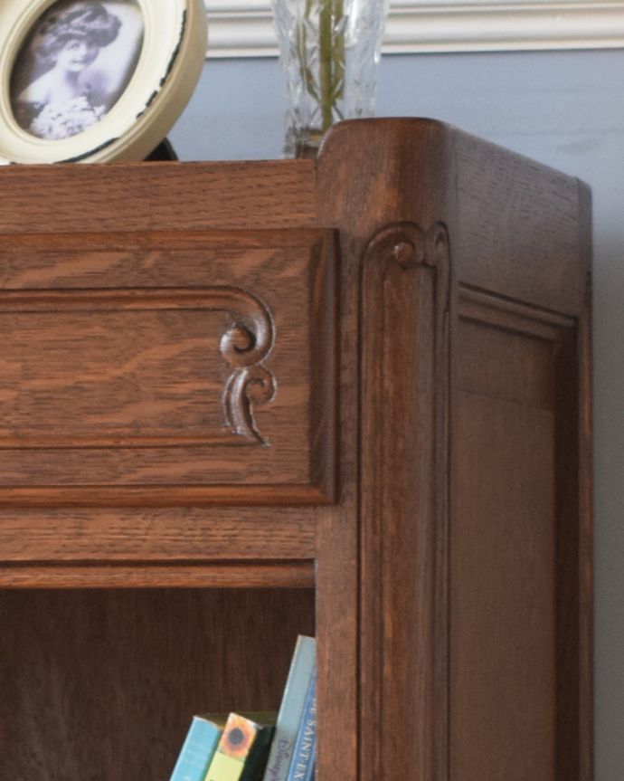 アンティークのキャビネット　アンティーク家具　小さいから使いやすいナイトテーブル、アンティークのフランス家具。小さいながらも隅々までこだわっています。(j-1918-f)