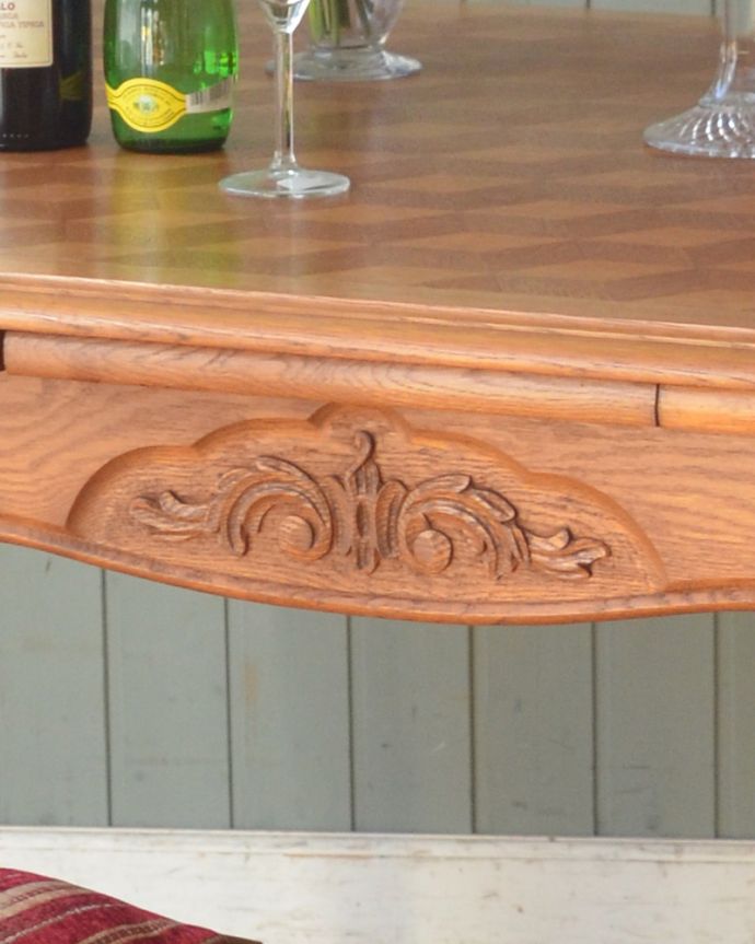 ロイドテーブル　アンティーク家具　３つのサイズ展開！ドローリーフテーブル、伸張式のアンティーク南仏家具。美しい彫りがデザインされています。(j-1921-f)