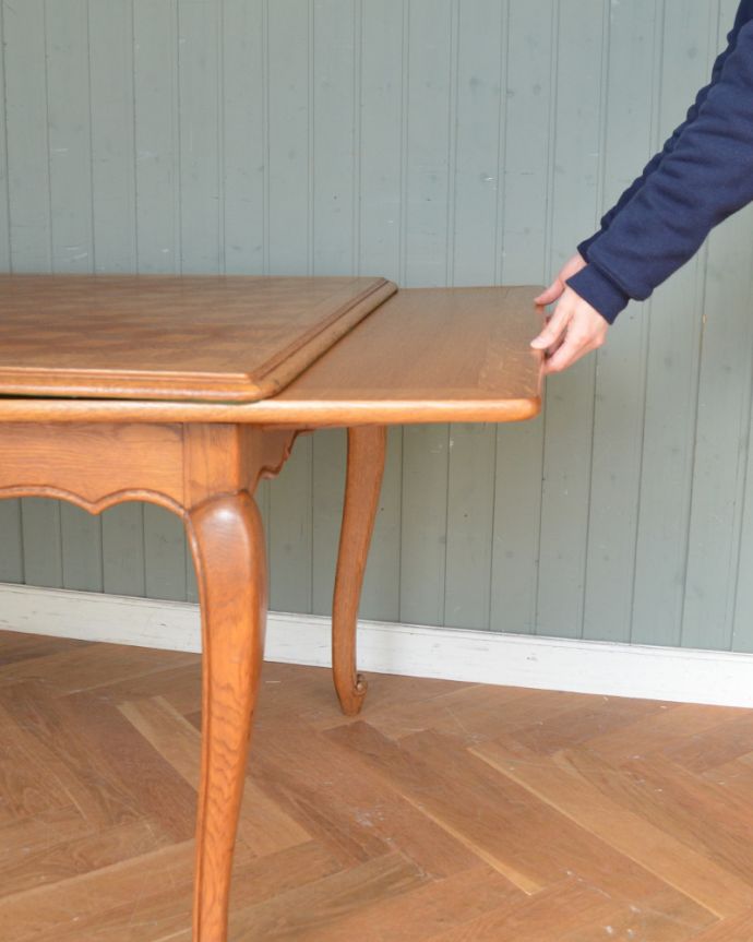 ロイドテーブル　アンティーク家具　３つのサイズ展開！ドローリーフテーブル、伸張式のアンティーク南仏家具。広げるのはとっても簡単！下に入っている板を引き出すだけなので、女性でも出来ますよ。(j-1921-f)