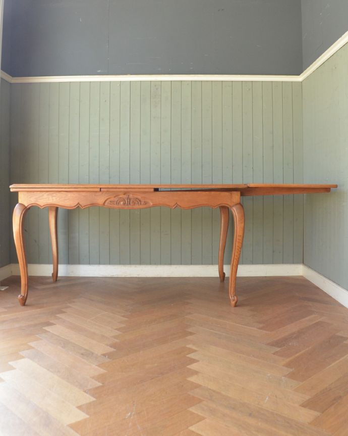 ロイドテーブル　アンティーク家具　３つのサイズ展開！ドローリーフテーブル、伸張式のアンティーク南仏家具。片開きの状態でも使って頂けますよ！６〜７人掛けでゆったりと使えます。(j-1921-f)