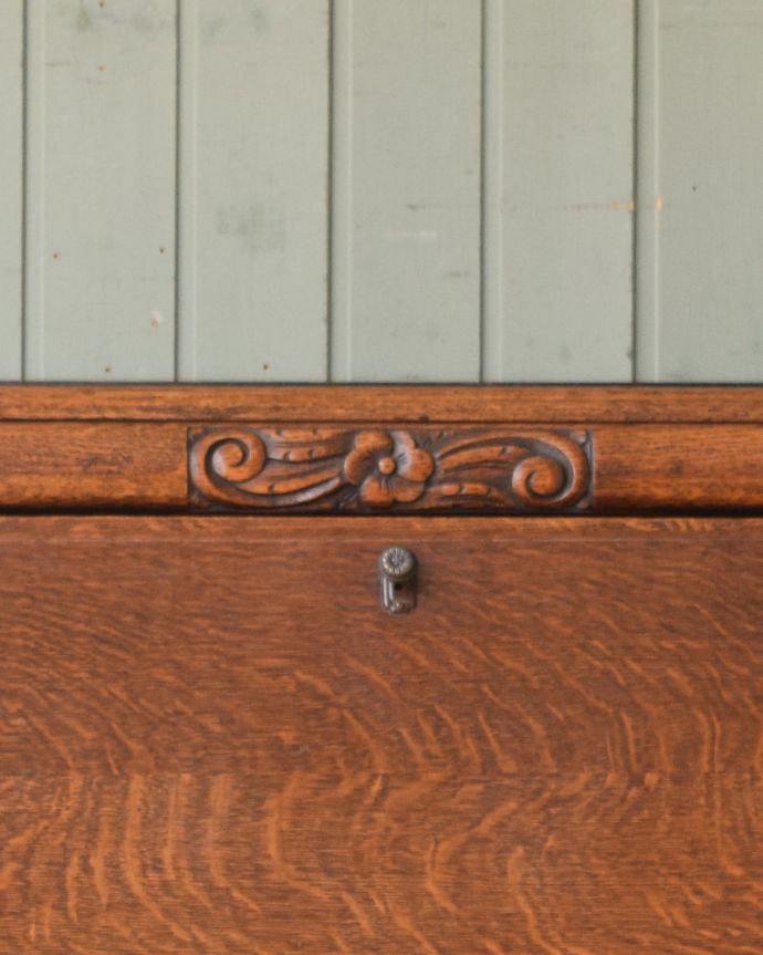 ビューロー アンティーク家具 デスクと本棚、そこにチェスト。3つの機能が一つになった家具、アンティークのサイドバイサイド。ビューローには小さな取っ手が付いています。(j-1923-f)