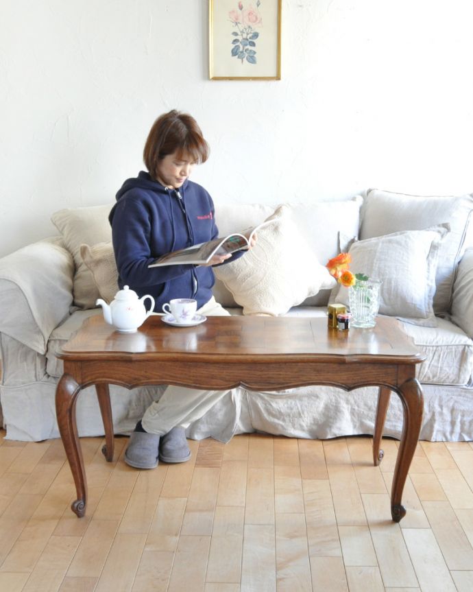 ロイドテーブル　アンティーク家具　市松模様を取り入れたコーヒーテーブル、アンティークフランス家具。天板が広いので、ゆったりとお使い頂けます。(j-1929-f)