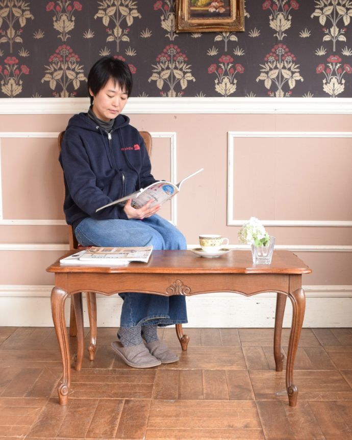 ロイドテーブル　アンティーク家具　エレガントなフランスのアンティーク家具、市松模様のコーヒーテーブル。どこでも置けるちょうどいいサイズのテーブル。(j-1930-f)