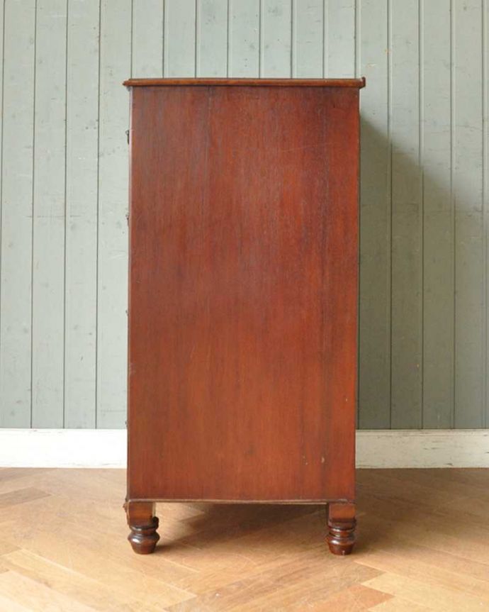 アンティークのチェスト アンティーク家具 象嵌が特別美しい英国輸入のアンティークチェスト(マホガニー材)。横から見てもステキです。(j-1933-f)