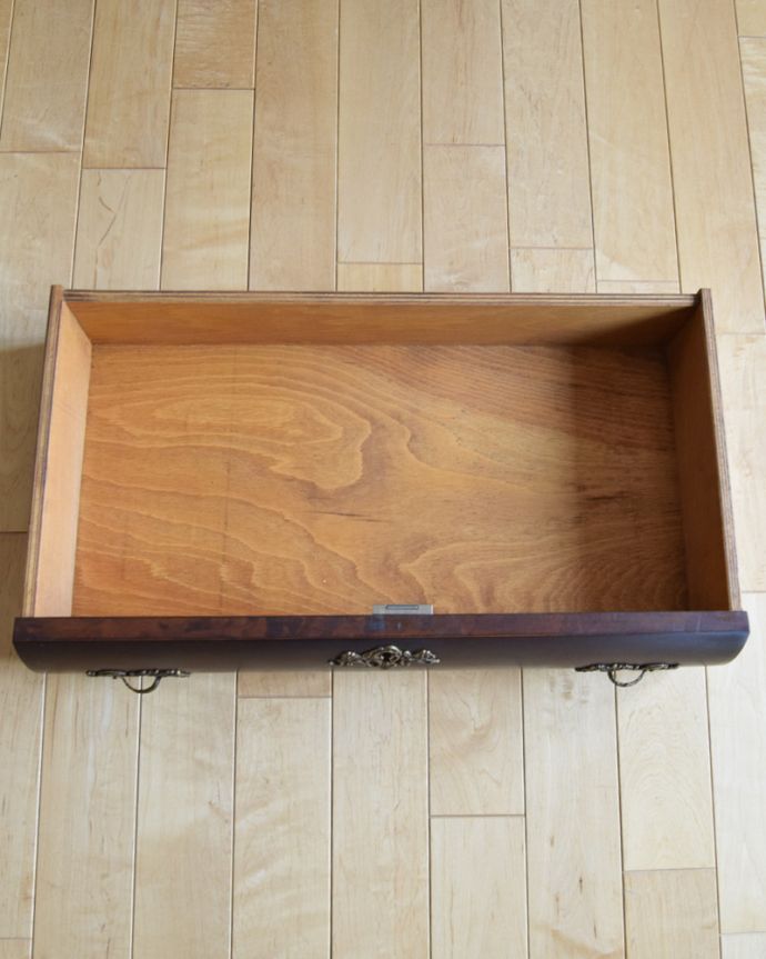 アンティークのチェスト　アンティーク家具　南フランススタイルのアンティーク家具、シックなカラーの珍しいチェスト＆シェルフ（コモード） 。中も職人さんがキレイに仕上げました。(j-1936-f)