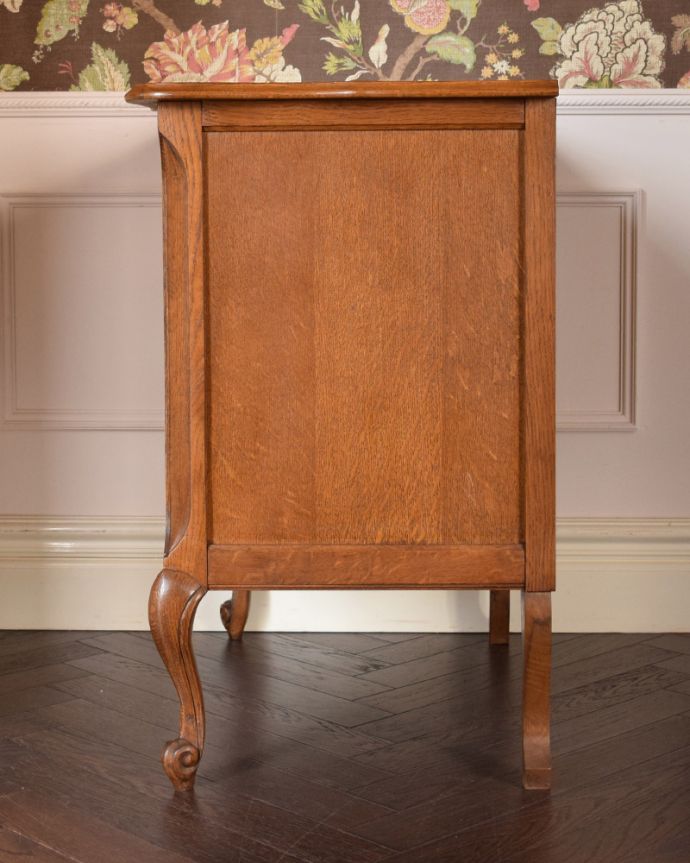 アンティークのチェスト　アンティーク家具　南仏スタイルのアンティーク家具、小さなスモールチェスト（３段引き出し）。横から見るとこんな感じ。(j-1938-f)