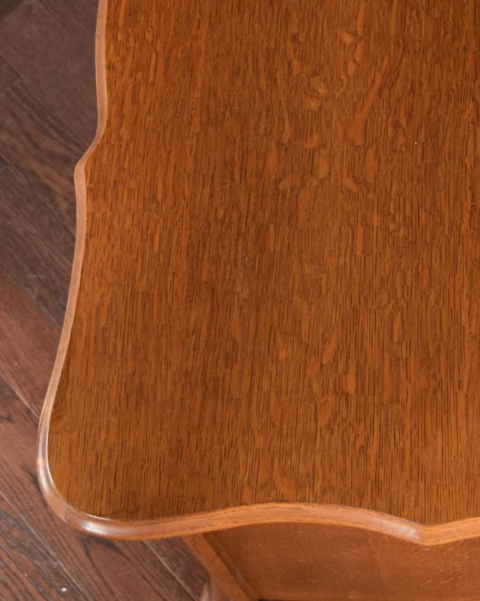 アンティークのチェスト　アンティーク家具　南仏スタイルのアンティーク家具、小さなスモールチェスト（３段引き出し）。角に丸みがあるので小さなお子様がいるお家でも安心です。(j-1938-f)