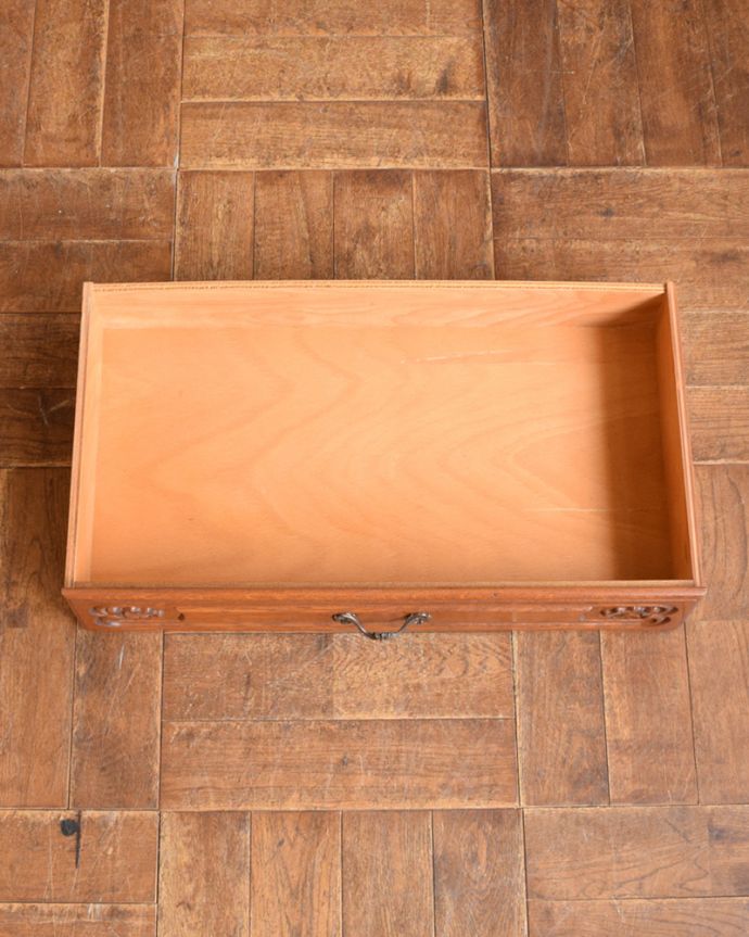 アンティークのキャビネット　アンティーク家具　フランス輸入の素敵なアンティーク家具、木製のキャビネット。引き出しがあります。(j-1943-f)