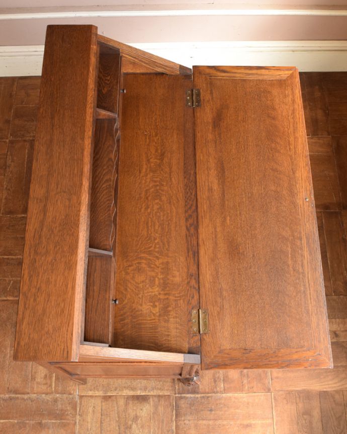 ビューロー　アンティーク家具　彫りたっぷりのアンティーク家具、フランス輸入のアンティークビューロー（デスク）。天板もピカピカにお直ししました。(j-1945-f)