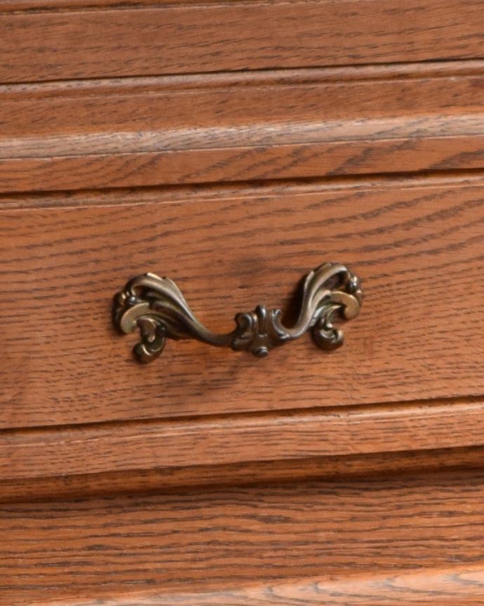ビューロー アンティーク家具 フランス輸入の美しいアンティークビューロー(デスク)。扉の取っ手も美しいデザイン。(j-1947-f)