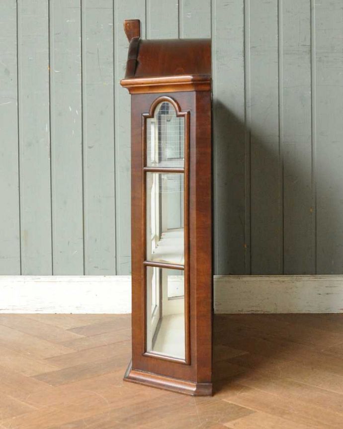 ウォールキャビネット　アンティーク家具　壁付けの小さなアンティーク家具、フランスのウォールキャビネット（ウォールナット材）。サイドもガラスなので、どこから見ても中のものが素敵に見えますよ。(j-1950-f)