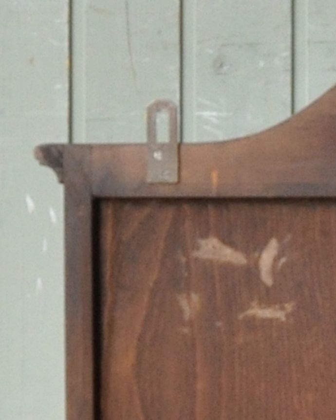 ウォールキャビネット　アンティーク家具　壁付けの小さなアンティーク家具、フランスのウォールキャビネット（ウォールナット材）。壁に付ける際は、しっかりとネジで固定してください。(j-1950-f)