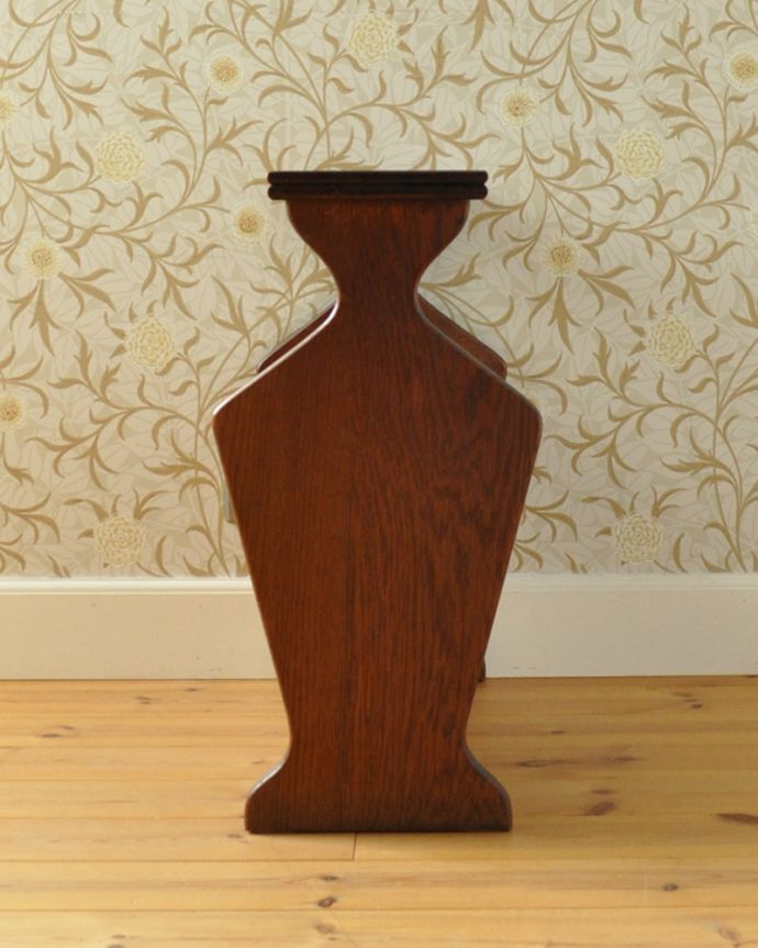 マガジンラック　アンティーク家具　和室にも合うフランス輸入の小さな家具、おしゃれなアンティークマガジンラック。どこに置いても素敵なデザインです。(j-1954-f)