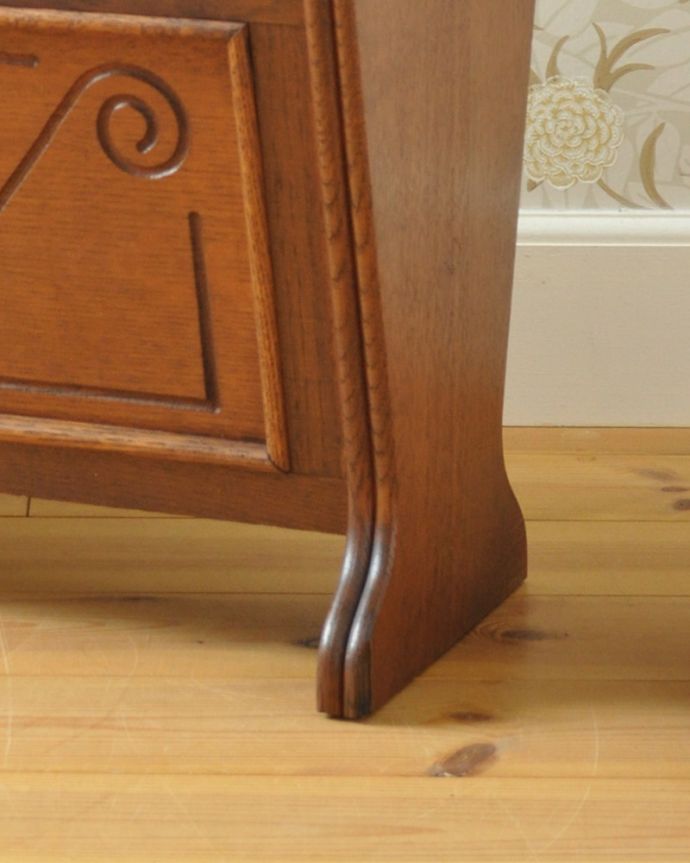 マガジンラック　アンティーク家具　和室にも合うフランス輸入の小さな家具、おしゃれなアンティークマガジンラック。メンテナンスしているので安心してお使いいただけます。(j-1954-f)