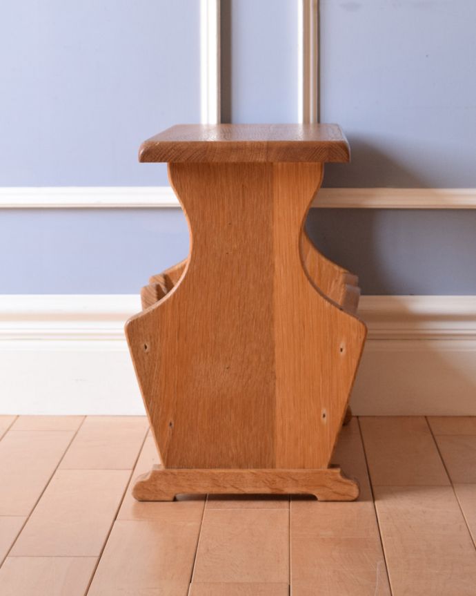 マガジンラック　アンティーク家具　フランス輸入の小さな家具、和室にも合うアンティークマガジンラック。どこに置いても素敵なデザインです。(j-1960-f)