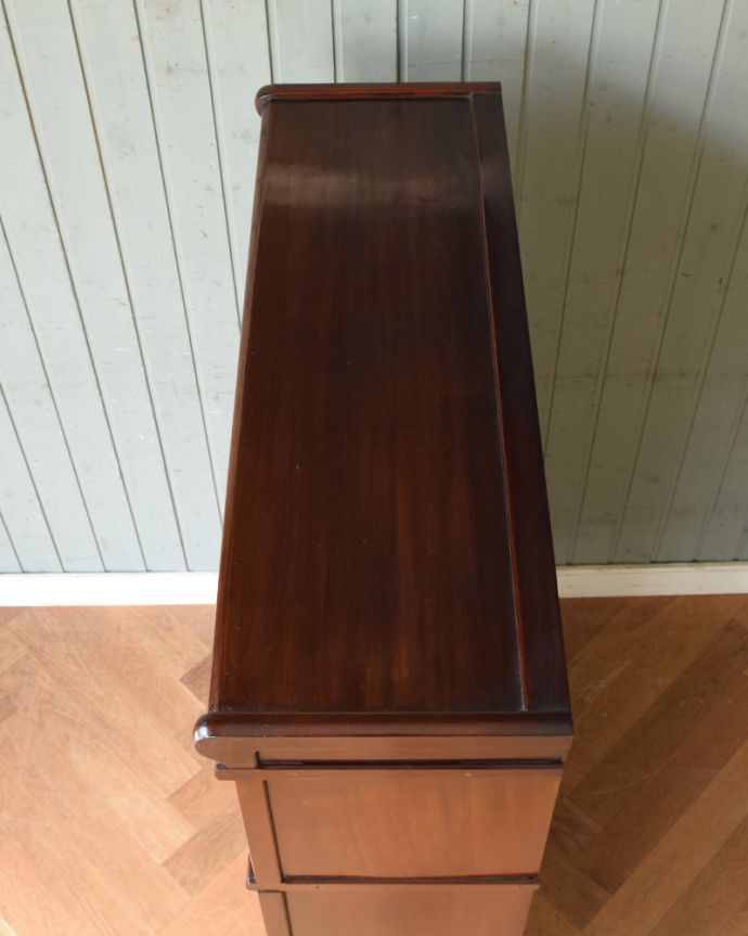 アンティークのキャビネット　アンティーク家具　グローブ・ヴェルニッケ社のアンティーク家具、英国輸入のスタッキングブックケース（本棚）。天板の塗装もキレイに仕上げました。(j-1963-f)