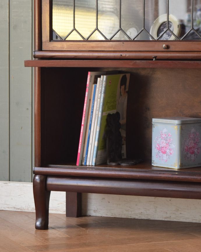 アンティークのキャビネット　アンティーク家具　グローブ・ヴェルニッケ社のアンティーク家具、英国輸入のスタッキングブックケース（本棚）。一番下の段には、A4サイズの雑誌やファイルがラクラク収納できるのでとっても便利ですよ。(j-1963-f)