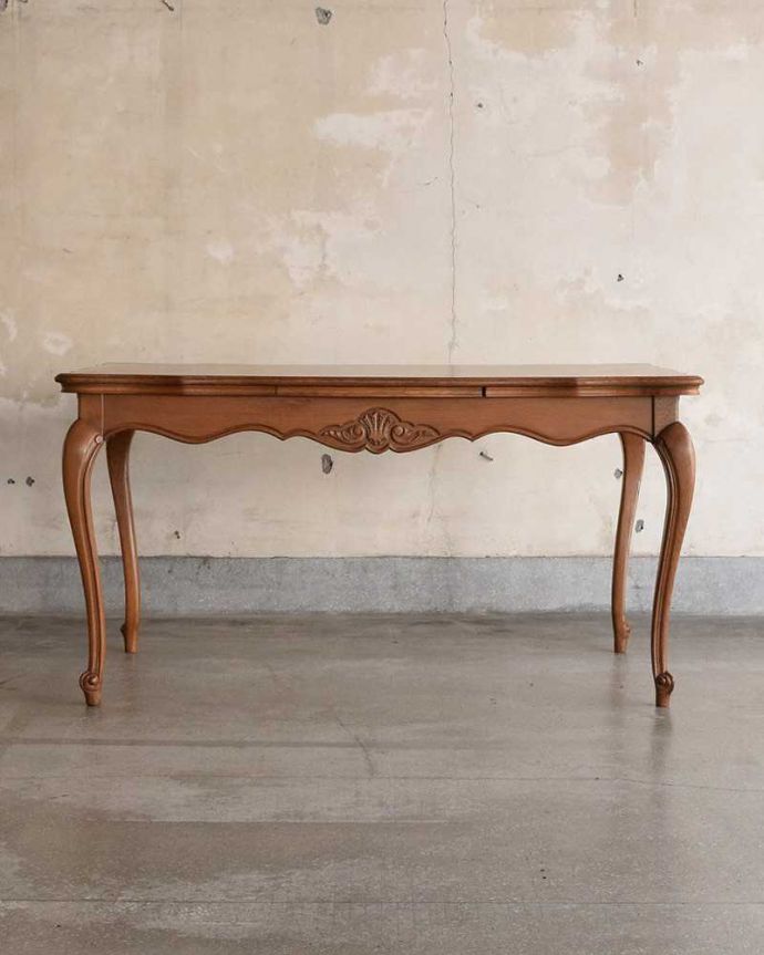 アンティークのテーブル　アンティーク家具　美しいパーケット柄が魅力のドローリーフテーブル（伸張式ダイニングテーブル）。※アンティークは新品ではないので、もちろん経年変化によるキズはありますが、専門の職人が目立たないようキレイにお直しをしています。(j-1967-f)