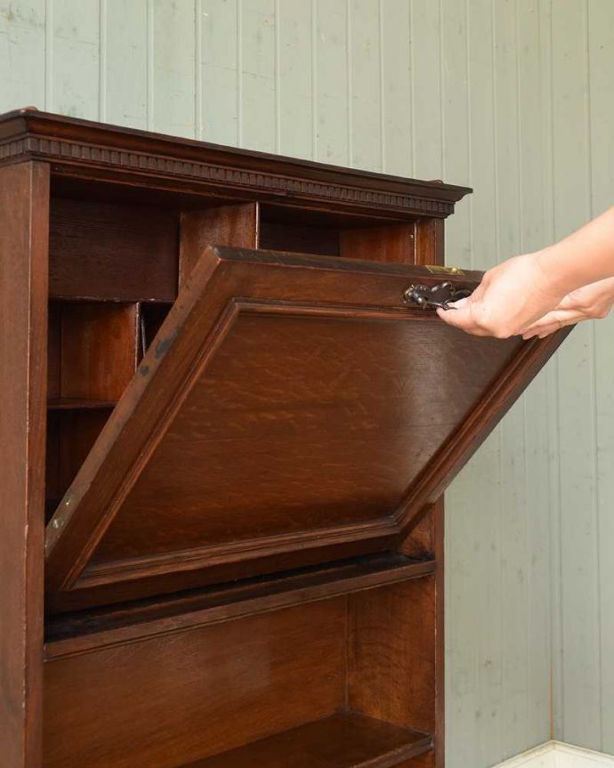 ビューロー　アンティーク家具　両側とも正面にできるスチューデントビューロー、アンティーク家具。ビューロー部分を前に倒すだけで、あっという間にデスクになります。(j-1973-f)