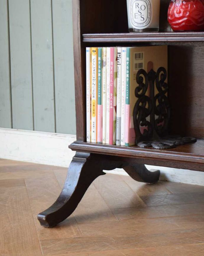 ビューロー　アンティーク家具　両側とも正面にできるスチューデントビューロー、アンティーク家具。女性１人でラクラ運べちゃうんですHandleのアンティークは、脚の裏にフェルトキーパーをお付けしています。(j-1973-f)