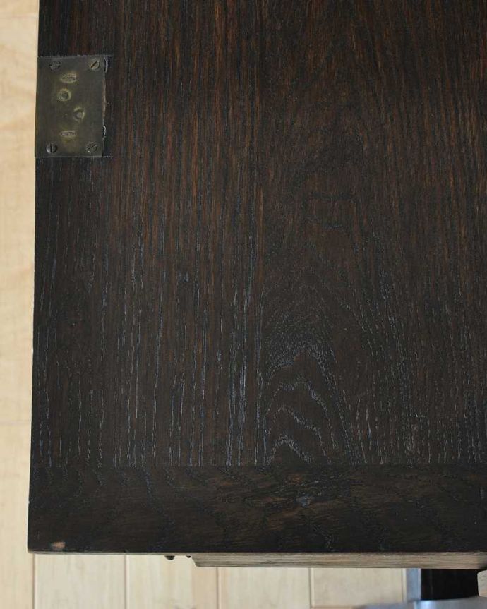 ビューロー　アンティーク家具　コンパクトサイズが可愛い英国のアンティーク家具、スチューデントビューロー（デスク）。ピッカピカにお直ししたので、楽しんで使って下さい。(j-1979-f)