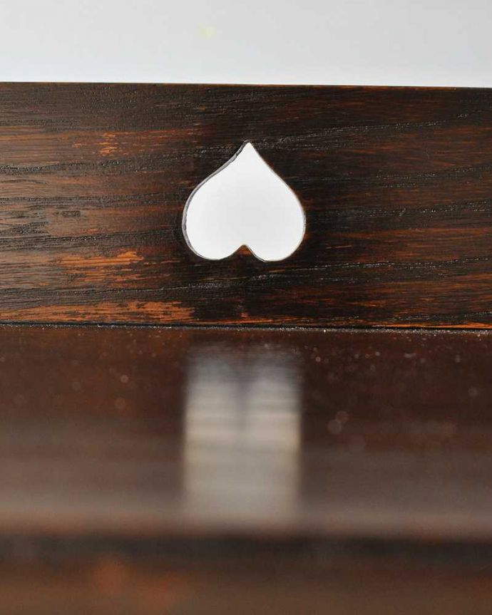 ビューロー　アンティーク家具　コンパクトサイズが可愛い英国のアンティーク家具、スチューデントビューロー（デスク）。。(j-1979-f)