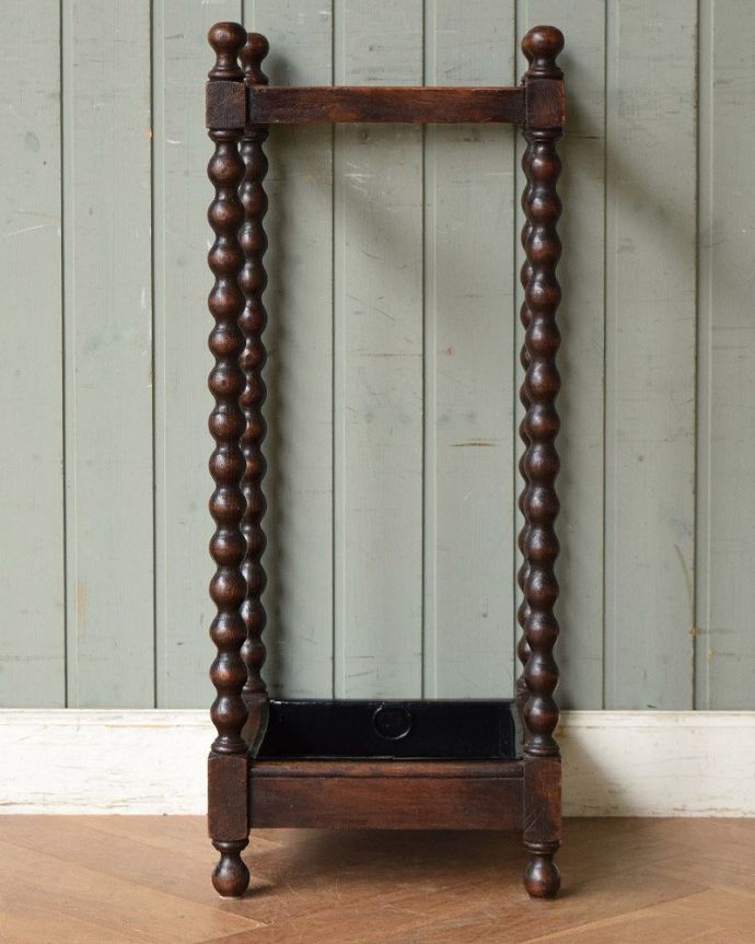 アンティークの玄関収納　アンティーク家具　英国輸入のアンティーク家具、どこにでも置ける小さなステッキスタンド。スッキリしていて飽きがこないデザインです。(j-1981-f)