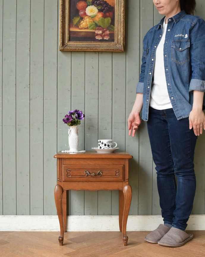 アンティークのチェスト　アンティーク家具　フランスから届いた小さくて可愛い家具、引き出し付きのアンティークナイトテーブル。とっても可愛いチェスト。(j-1988-f)