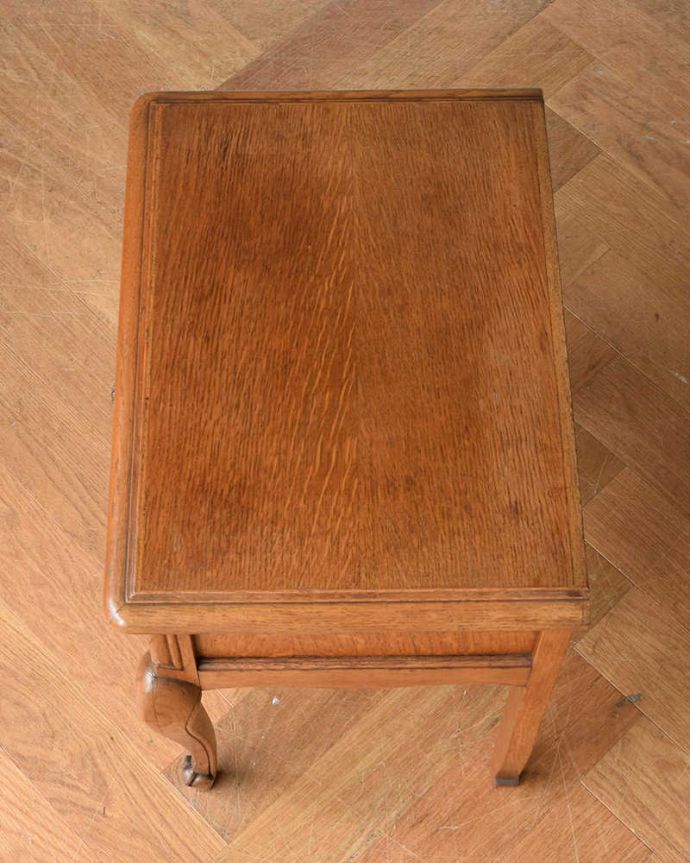 アンティークのチェスト　アンティーク家具　フランスから届いた小さくて可愛い家具、引き出し付きのアンティークナイトテーブル。天板ももちろんピカピカにお直ししています。(j-1988-f)