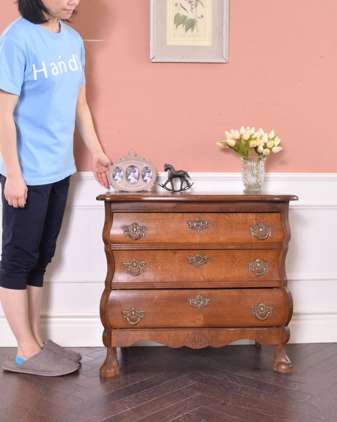 アンティークのチェスト アンティーク家具 南フランススタイルの優雅なアンティーク家具、小ぶりな3段チェスト(コモード)。美しい曲線美がフランスらしいんです。(j-2002-f)