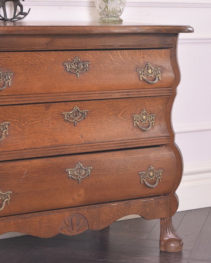 アンティークのチェスト アンティーク家具 南フランススタイルの優雅なアンティーク家具、小ぶりな3段チェスト(コモード)。「見せる収納」!置く場所を選ばずに使えちゃう。(j-2002-f)