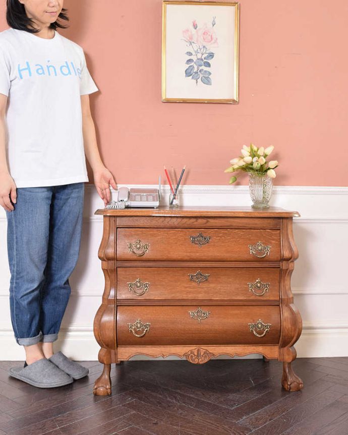 アンティークのチェスト アンティーク家具 優雅なフランススタイルのアンティーク家具、小ぶりな3段チェスト(コモード)。美しい曲線美がフランスらしいんです。(j-2003-f)