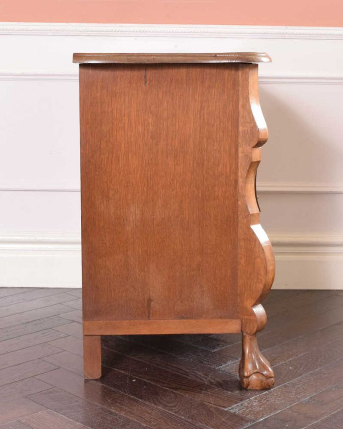 アンティークのチェスト アンティーク家具 優雅なフランススタイルのアンティーク家具、小ぶりな3段チェスト(コモード)。横から見てもステキ横から見るとこんな感じ。(j-2003-f)