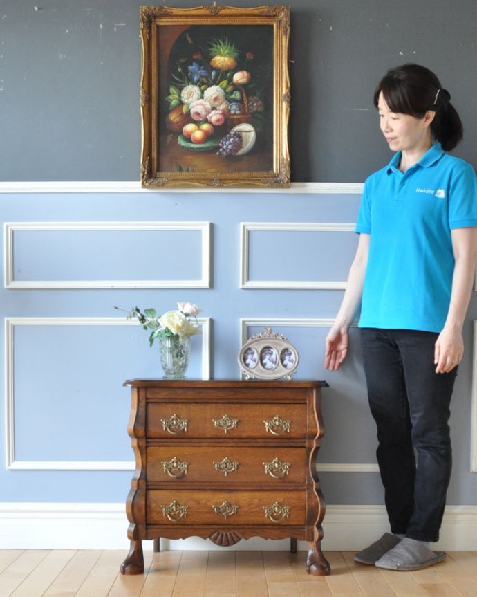 アンティークのチェスト　アンティーク家具　フレンチスタイルの優雅なアンティーク家具、小ぶりな３段チェスト（コモード）。美しい曲線美がフランスらしいんです。(j-2004-f)