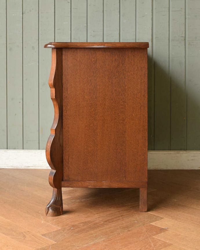 アンティークのチェスト　アンティーク家具　南フランスの優雅なアンティーク家具、小ぶりな３段チェスト（コモード）。横から見てもステキ横から見るとこんな感じ。(j-2006-f)