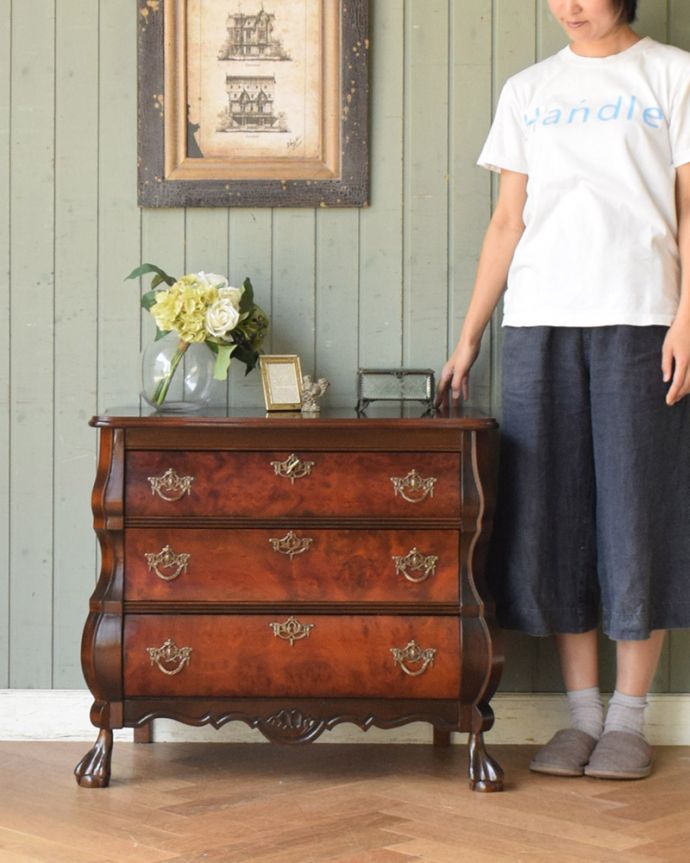 アンティークのチェスト アンティーク家具 アンティークの素敵なフレンチ家具、美しいウォルナット材を使った小さな3段チェスト(コモード) 。美しい曲線美がフランスらしいんです。(j-2008-f)