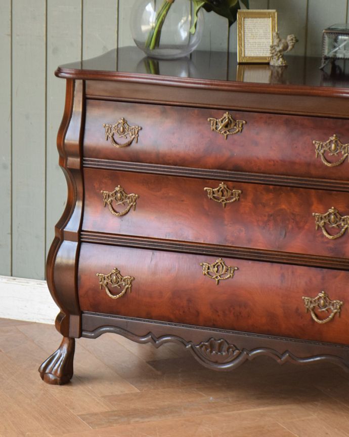 アンティークのチェスト アンティーク家具 アンティークの素敵なフレンチ家具、美しいウォルナット材を使った小さな3段チェスト(コモード) 。「見せる収納」!置く場所を選ばずに使えちゃう。(j-2008-f)