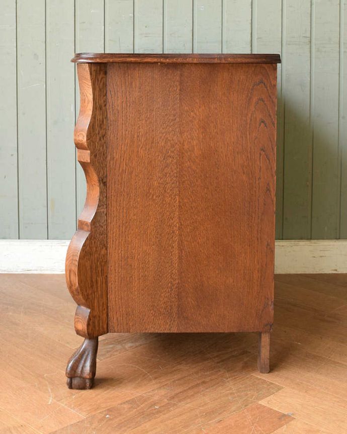 アンティークのチェスト アンティーク家具 フランスらしい柔らかい曲線が優雅なアンティーク家具、小ぶりな3段チェスト(コモード)。横から見てもステキ横から見るとこんな感じ。(j-2009-f)