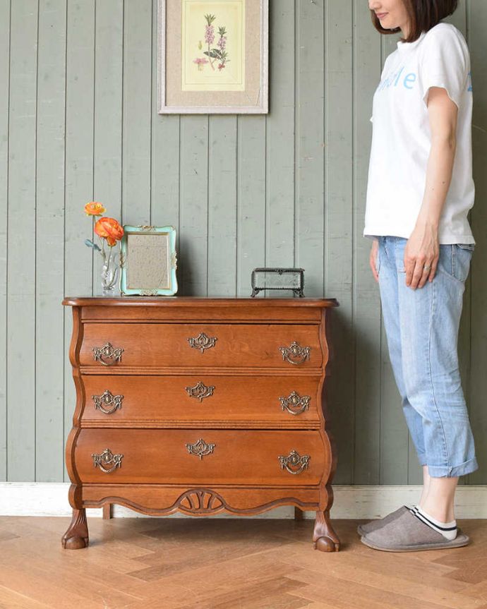 アンティークのチェスト　アンティーク家具　優雅なフォルムのフレンチアンティーク家具、引き出しの付いたチェスト。美しい曲線美がフランスらしいんです。(j-2010-f)