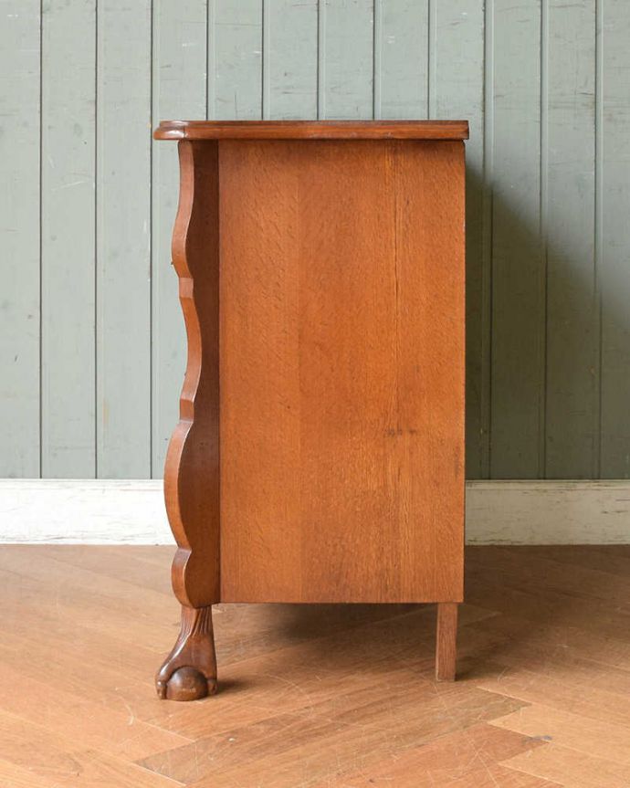 アンティークのチェスト　アンティーク家具　優雅なフォルムのフレンチアンティーク家具、引き出しの付いたチェスト。横から見てもステキ横から見るとこんな感じ。(j-2010-f)