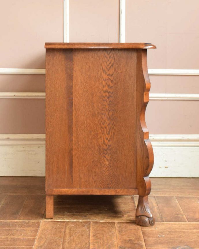 アンティークのチェスト　アンティーク家具　フランスの優雅なアンティーク家具、小ぶりな３段チェスト（コモード）。横から見てもステキ横から見るとこんな感じ。(j-2011-f)